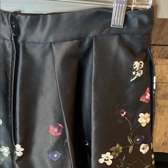 H&M Black A-Line Pleated Sateen Floral print skirt size 10 - Picture 14 of 16